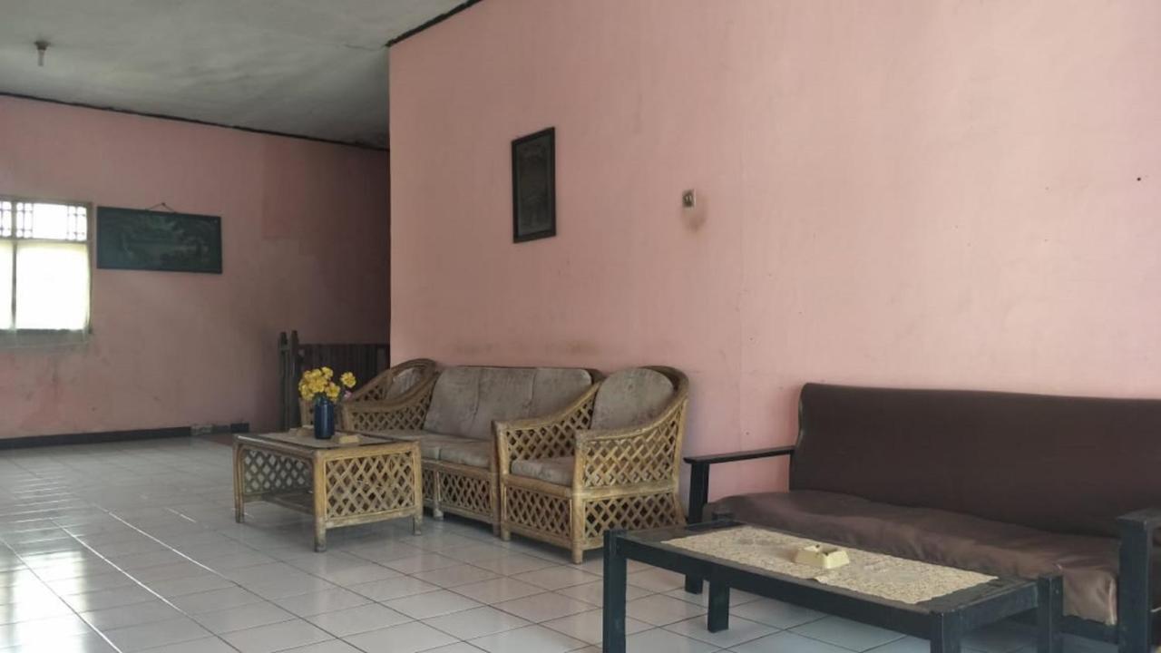 Spot On 2969 Hotel Citra Ayu Labuhan Buitenkant foto